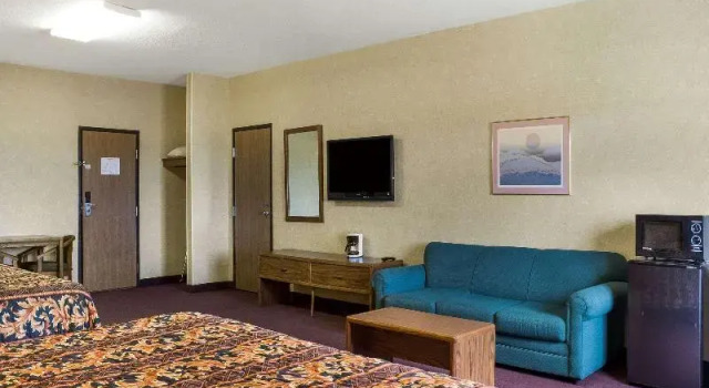 Четырёхместный люкс Rodeway Inn Wahpeton
