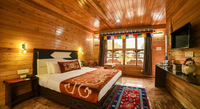 Номер Deluxe с балконом Summit Panghen Metok Hotel