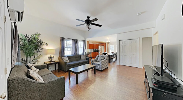 New Listing! Updated Getaway - Near Beach & Dining 2 Bedroom Home, Buchen Sie Ferienhaus Old Orchard Beach 