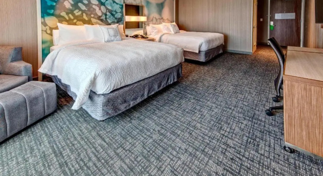 Четырёхместный номер Standard Courtyard Westbury Long Island