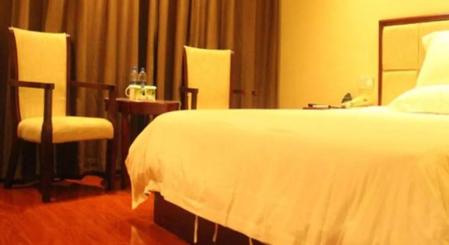 Двухместный номер Business GreenTree Inn Guangzhou Chimelong Paradise Yuangang Metro Station Hotel