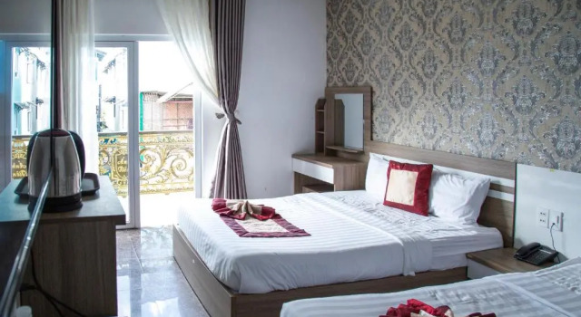 Четырёхместный номер Standard с балконом Ánh Tiên Hotel