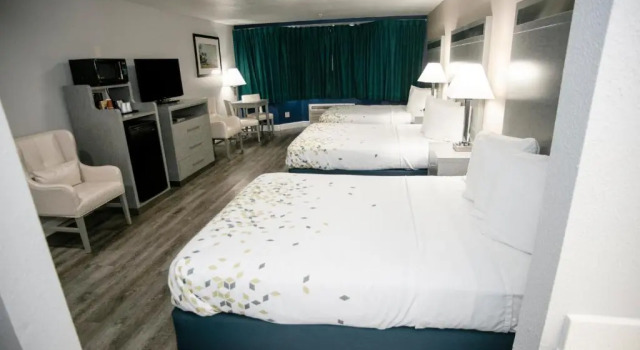 Трёхместный номер Standard Anchor Beach Inn