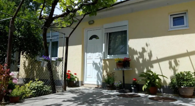 Апартаменты Apartman Lora