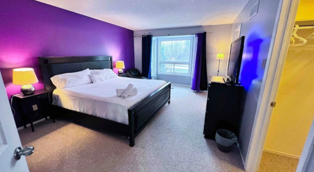 Spacious Family Home Close To Downtown With King Bed Num1, Varaa Lomakoti Ottawa 