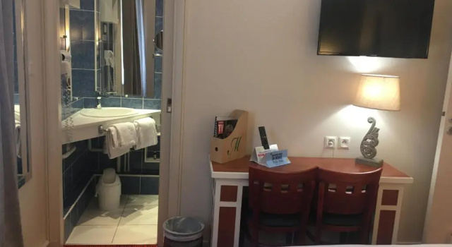 Двухместный номер Standard Logis Hôtel Restaurant LE MONARQUE 30 Parking Vélos Sécurisé