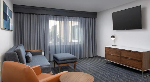 Двухместный люкс c 1 комнатой Courtyard by Marriott San Diego Carlsbad