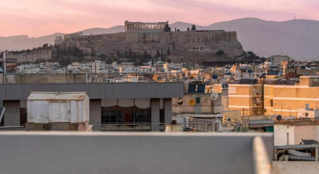 Sunny penthouse w/ Acropolis view next to metro
