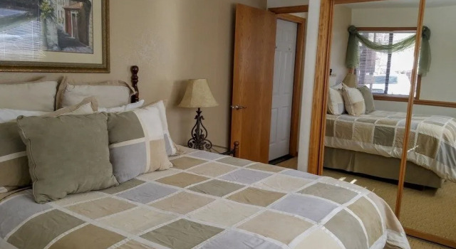 Alpenglow Vacation Rentals, Забронировать Отель Отели Орей с парковкой, рядом с Bear Creek National Recreation Trail, Парковка