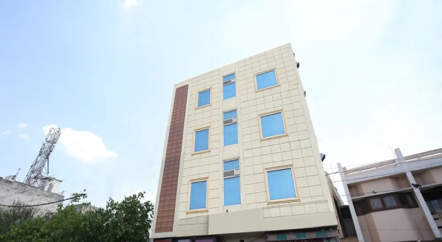 OYO 13037 Hotel Ambassador, Book Hotel Ludhiana Punjab