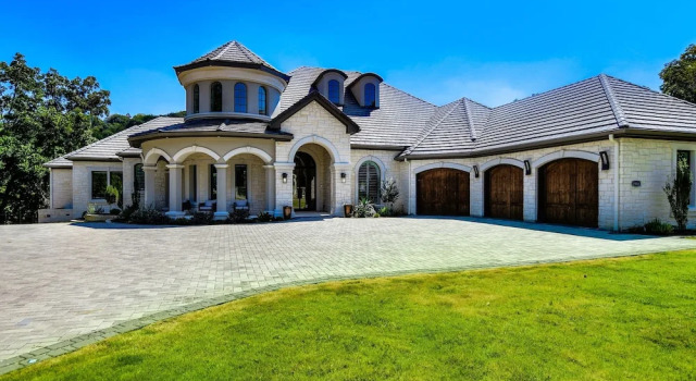 The Arrive Ridgeview Lakefront Estate 5 Bedroom Home