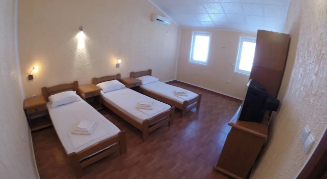 Трёхместный номер Standard с балконом и с видом на сад Martinović Rooms