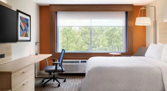 Holiday Inn Express & Suites Las Vegas - E Tropicana by IHG