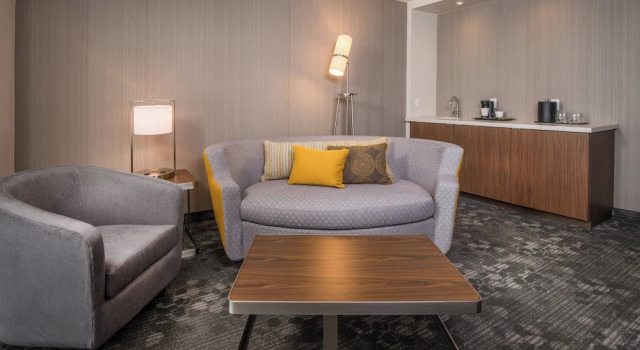 Люкс Courtyard by Marriott Shippensburg