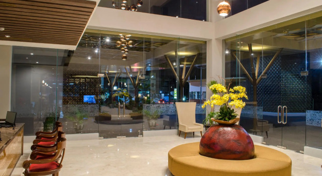 @HOM Premire GKB Gresik, Prenota Hotel Hotel a East Java con parcheggio, Parcheggio