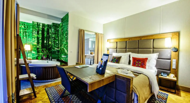 Полулюкс Hotel Bristol Tradition and Luxury