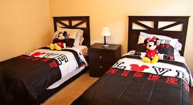 251 Sandy Ridge House 4 Bedroom by Florida Star