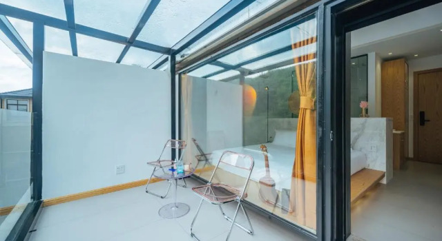 Номер Standard с балконом Moganshan Pinhouwu Hotel
