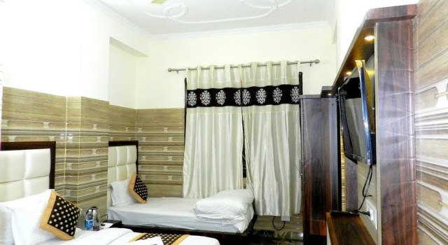 Hotel Katra Heights, Забронировать Отель Отели Джамму и Кашмира с парковкой, Парковка