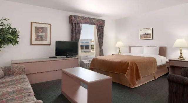 Номер Standard SureStay Plus by Best Western Brooks