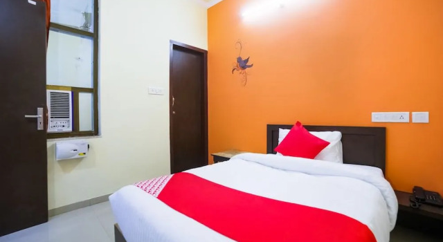 OYO 28141 Hotel Mamta Paradise, Забронировать Отель Отели штата Раджастхана с парковкой, Парковка