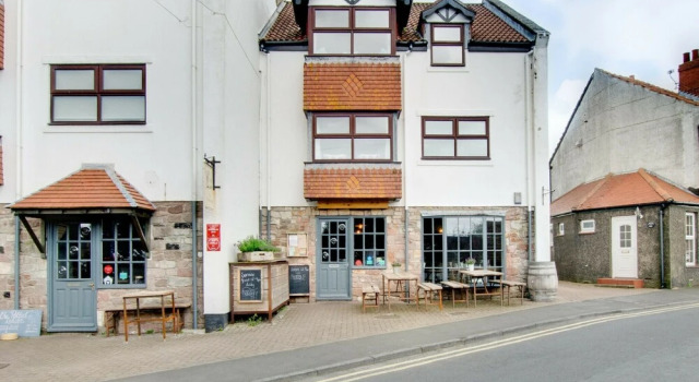 A Delightful Coastal Apartment Near the Beach