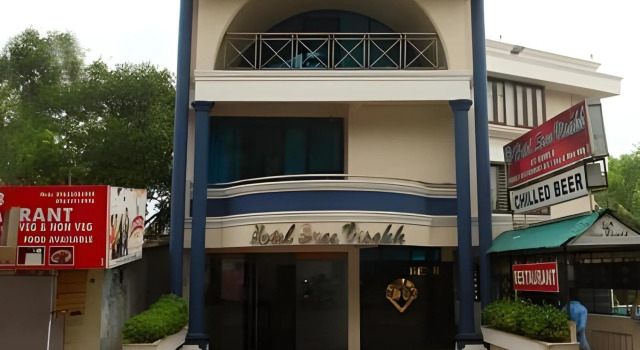 Sree Visakh Hotel, Забронировать Отель Отели штата Кералы с парковкой, Парковка