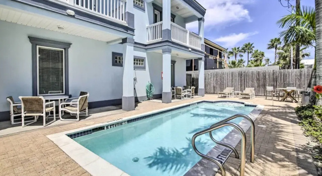 Апартаменты South Padre Island Condo - 200 Ft to Beach!