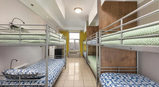 Кровать в общем номере (женский номер) Samesun Montreal Hotel & Hostel