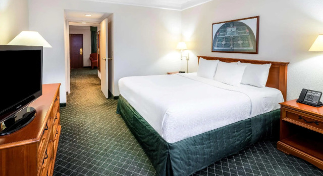 Двухместный люкс c 1 комнатой La Quinta by Wyndham Madison American Center