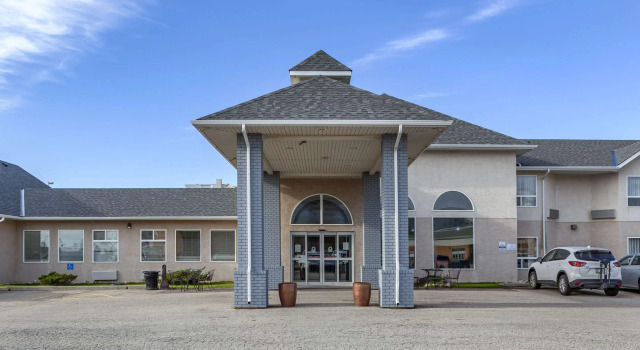 Quality Inn & Suites Edmonton International Airport, Rezervovat Hotel Wellness hotely v Nisku, SPA