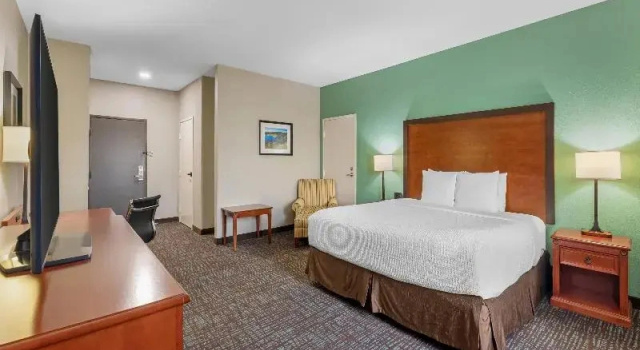 Люкс с видом на бассейн Best Western Plus Georgetown Inn & Suites