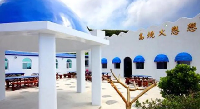 Кровать в общем номере Sanasai Inn