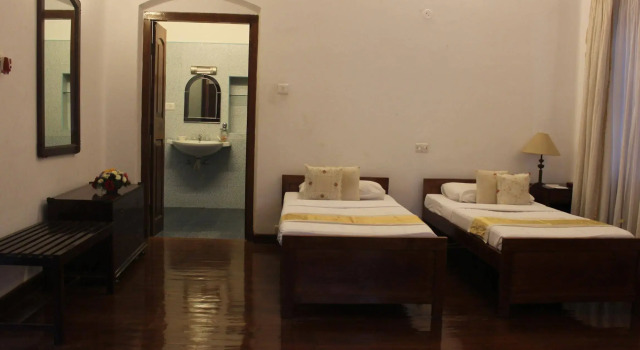 Victory Dawn, Varaa Hotelli Kochi New Delhi