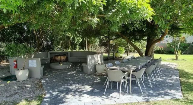 Коттедж Beach House with DSTV & WIFI & basic housekeeping