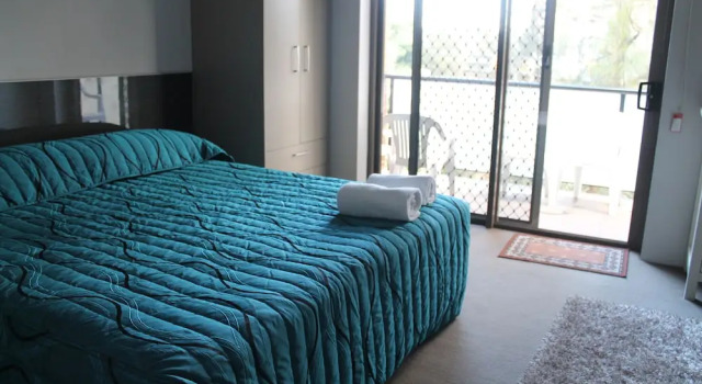 Двухместный люкс с балконом Strathfield Executive Accommodation