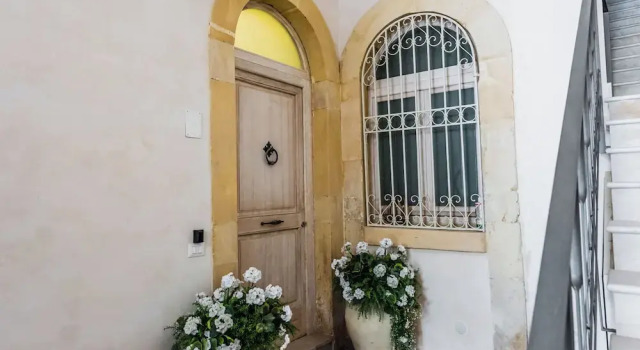Dolce Suite near Syracuse Cathedral