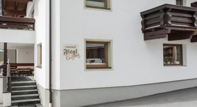 Landhaus Fiegl, Rezerwuj Dom wakacyjny Hotele w Tyrol z parkingiem, Parking