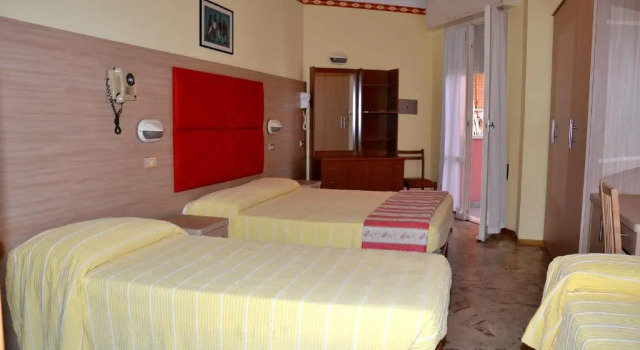 Четырёхместный номер Standard с частичным видом на море Hotel Marco Polo