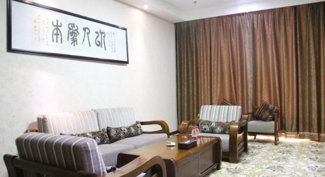 Jiuquan Longteng Hotel, Book Hotel Hotels in Jiuquan with Parking, Parking