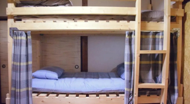 Кровать в общем номере Kakurega Guest House