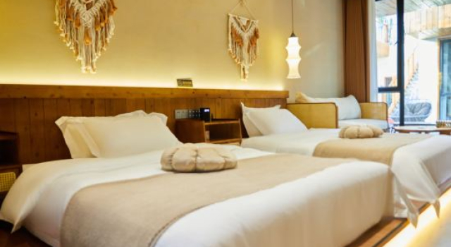 yishisanjianminsu, Prenota Hotel Tekes Xinjiang