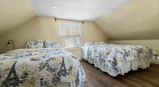 Jaybird Lodge - Large And Spacious Home Near The Lake And Village! 4 Bedroom Home