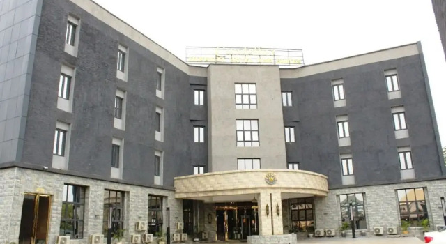 Candellux Imperial Hotel and Suites