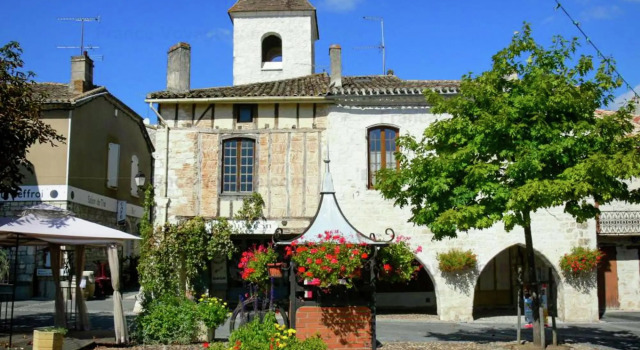 Beautiful holiday home with private pool, Prenota Casa vacanze Hotel a Aquitania con parcheggio, Parcheggio