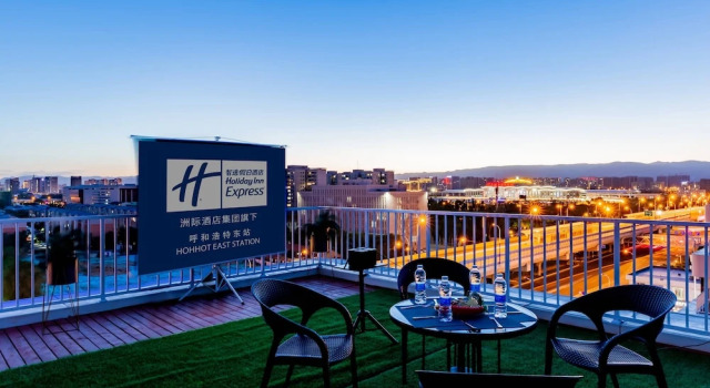 Двухместный номер Standard с балконом Holiday Inn Express Hohhot East Station by IHG
