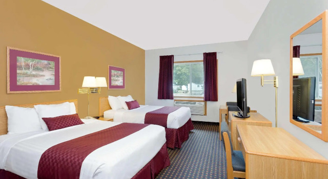Четырёхместный номер Standard Ramada by Wyndham Richland Center