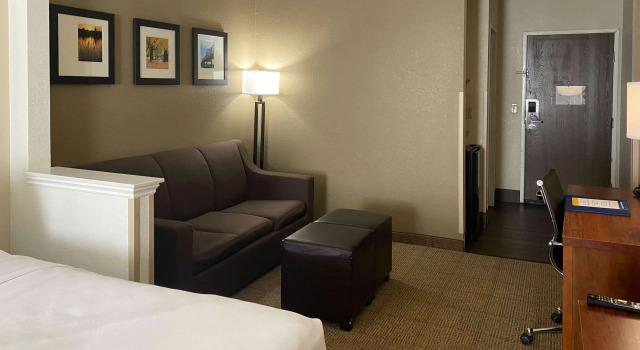 Четырёхместный люкс Comfort Suites Peoria I-74