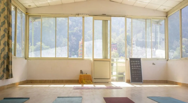 Shiva Shakti Yoga Resort, Rezervovat Lázně / Resort Rišikéš Uttarakhand