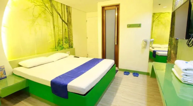 Полулюкс Hotel Dreamworld Araneta Cubao